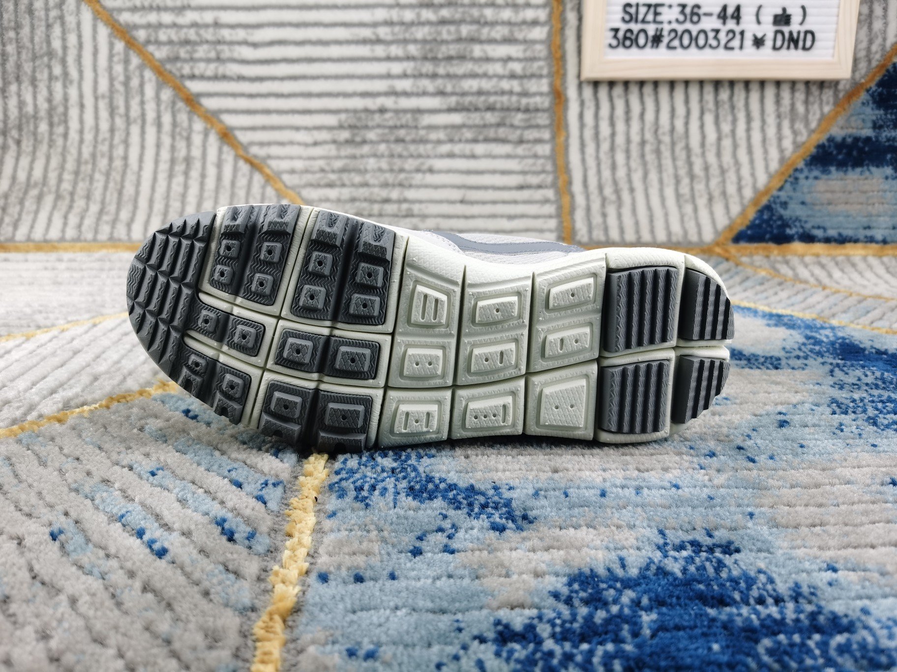 ♨️价格:110 ♨️码数:👉 如图所示👈🏻 ♨️编码:360#200321¥DND ♨️简介:权志龙-宇航员👩🚀 公司单货品、真皮猪皮➕网面、MD➕橡胶组合大底、运动鞋尺码36-44