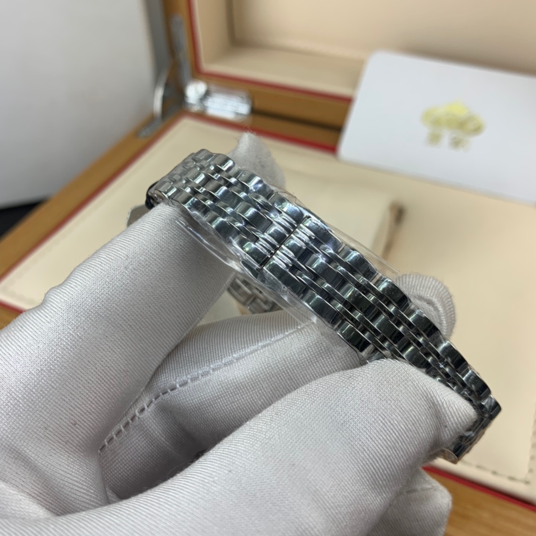Armani 皇家 阿玛尼摩天轮女款腕表