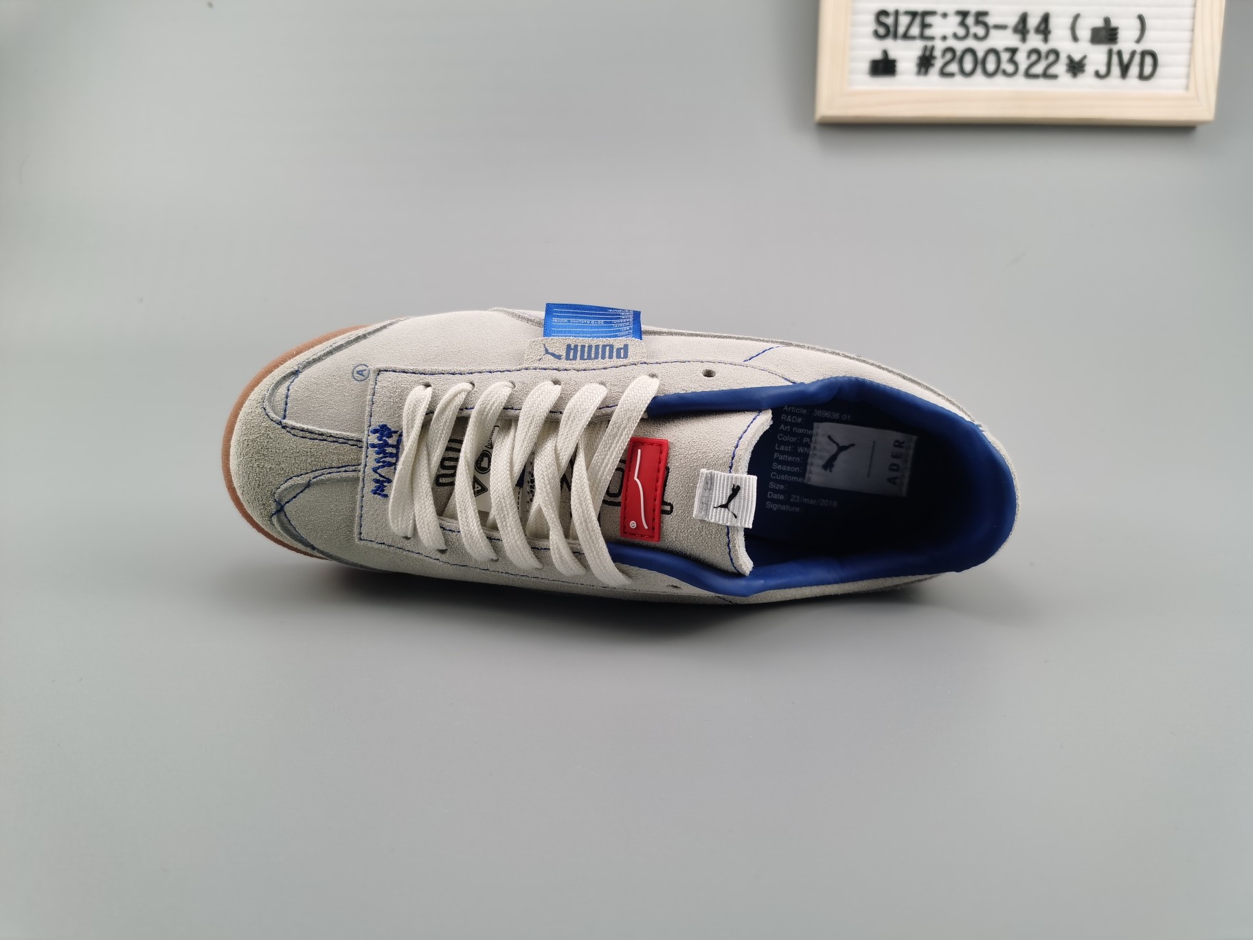 ♨️价格：200 ♨️码数：👉 如图所示👈🏻 ♨️编码：👍#200322¥JVD ♨️简介：公司级过毒版彪马PUMA x Roma ADER ERROR 彪马联名款男女翻毛板鞋休闲鞋 370109-01好穿不磨脚 超复古神仙运动鞋无法拒绝它的颜值~puma最新爆款~德训鞋头妥妥复古风~还有刺绣 尺码：35.5 36 37 37.5 38 38.5 39 40 40.5 41 42 42.5 43 44