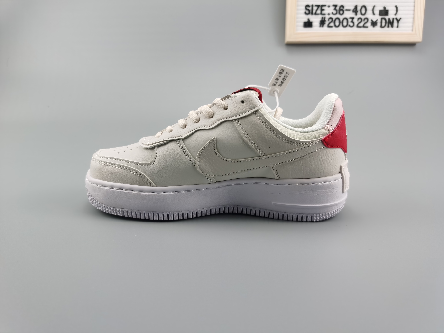 ♨️价格:120 ♨️码数:👉 如图所示👈🏻 ♨️编码:👍#200322¥DNY ♨️简介:全新少女系解构主义设计✔ Nike Air Force 1 Shadow "Tropical Twist" 拼接马卡龙糖果粉 货号:CI0919-100 侧身 Swoosh 采用叠加的形式呈现,同时后跟也将标志性 “AIR” 字样叠加搭配丰富色彩