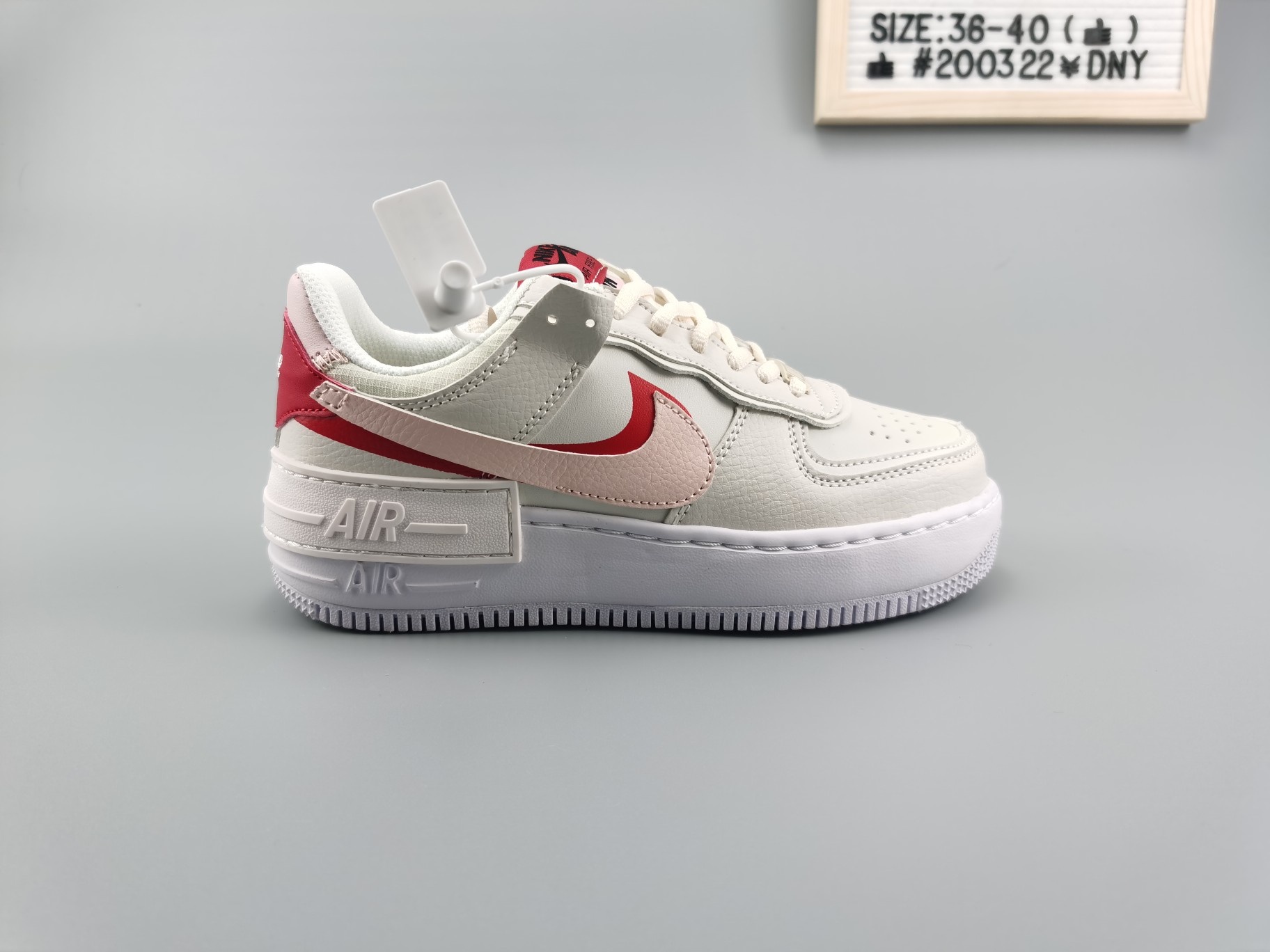 ♨️价格:120 ♨️码数:👉 如图所示👈🏻 ♨️编码:👍#200322¥DNY ♨️简介:全新少女系解构主义设计✔ Nike Air Force 1 Shadow "Tropical Twist" 拼接马卡龙糖果粉 货号:CI0919-100 侧身 Swoosh 采用叠加的形式呈现,同时后跟也将标志性 “AIR” 字样叠加搭配丰富色彩