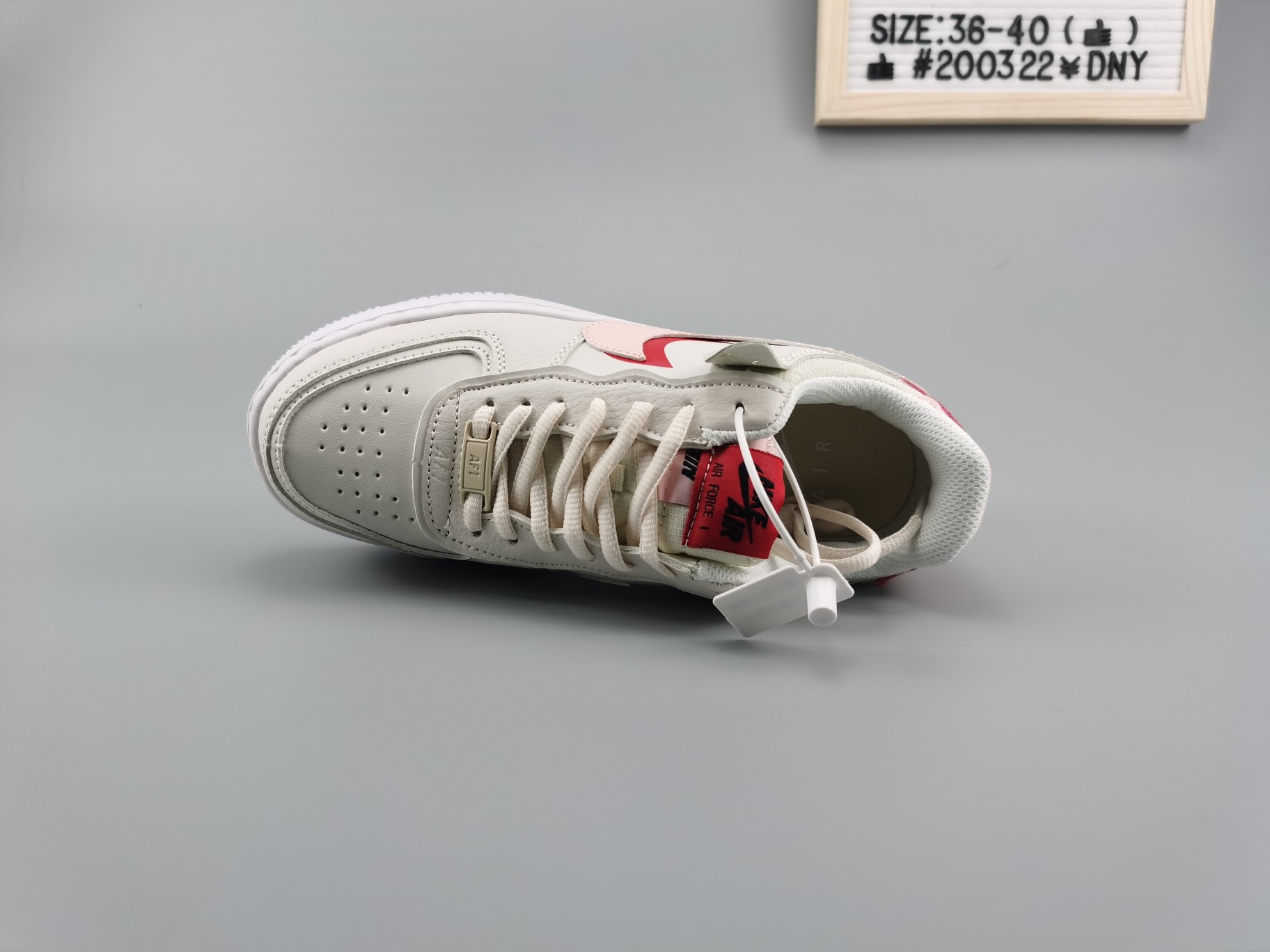 ♨️价格:120 ♨️码数:👉 如图所示👈🏻 ♨️编码:👍#200322¥DNY ♨️简介:全新少女系解构主义设计✔ Nike Air Force 1 Shadow "Tropical Twist" 拼接马卡龙糖果粉 货号:CI0919-100 侧身 Swoosh 采用叠加的形式呈现,同时后跟也将标志性 “AIR” 字样叠加搭配丰富色彩