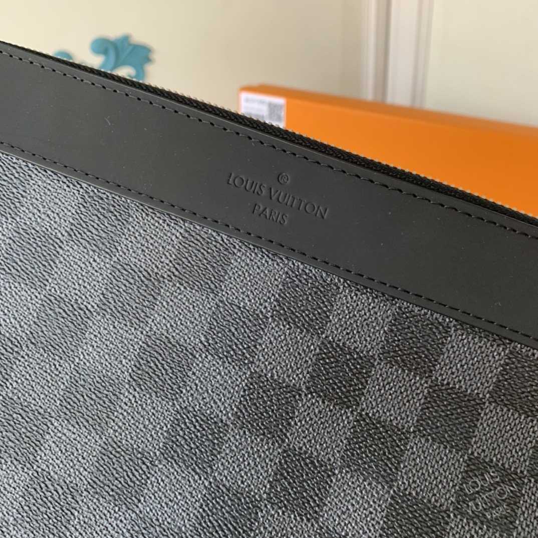 1 interior flat pocket - Bag 3