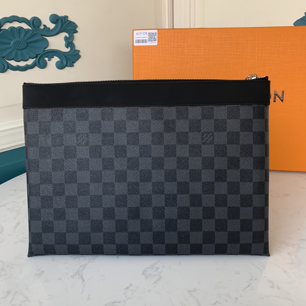 1 interior flat pocket - Bag 2