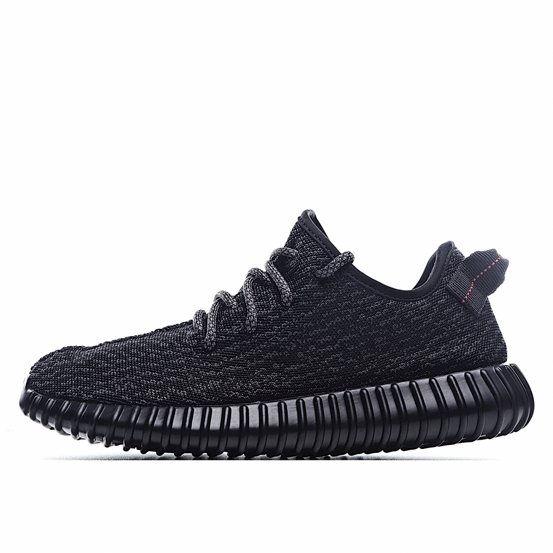 H0 Yeezy Boost 350 V1 “Pirate Black”时隔三年 情怀之作 独家纯原出货龙眼虎纹终极更新一致原版，原厂大颗粒巴斯夫底 百分百一致发售原鞋，包括提拉、鞋头弧度 中线定针全部还原公司 微博卖家曾经一度售价12XX的东西 各路神仙疯抢经典之作 区别市面其他版本 懂货的朋友直接看鞋型就懂 翻水经典 直接一步到位