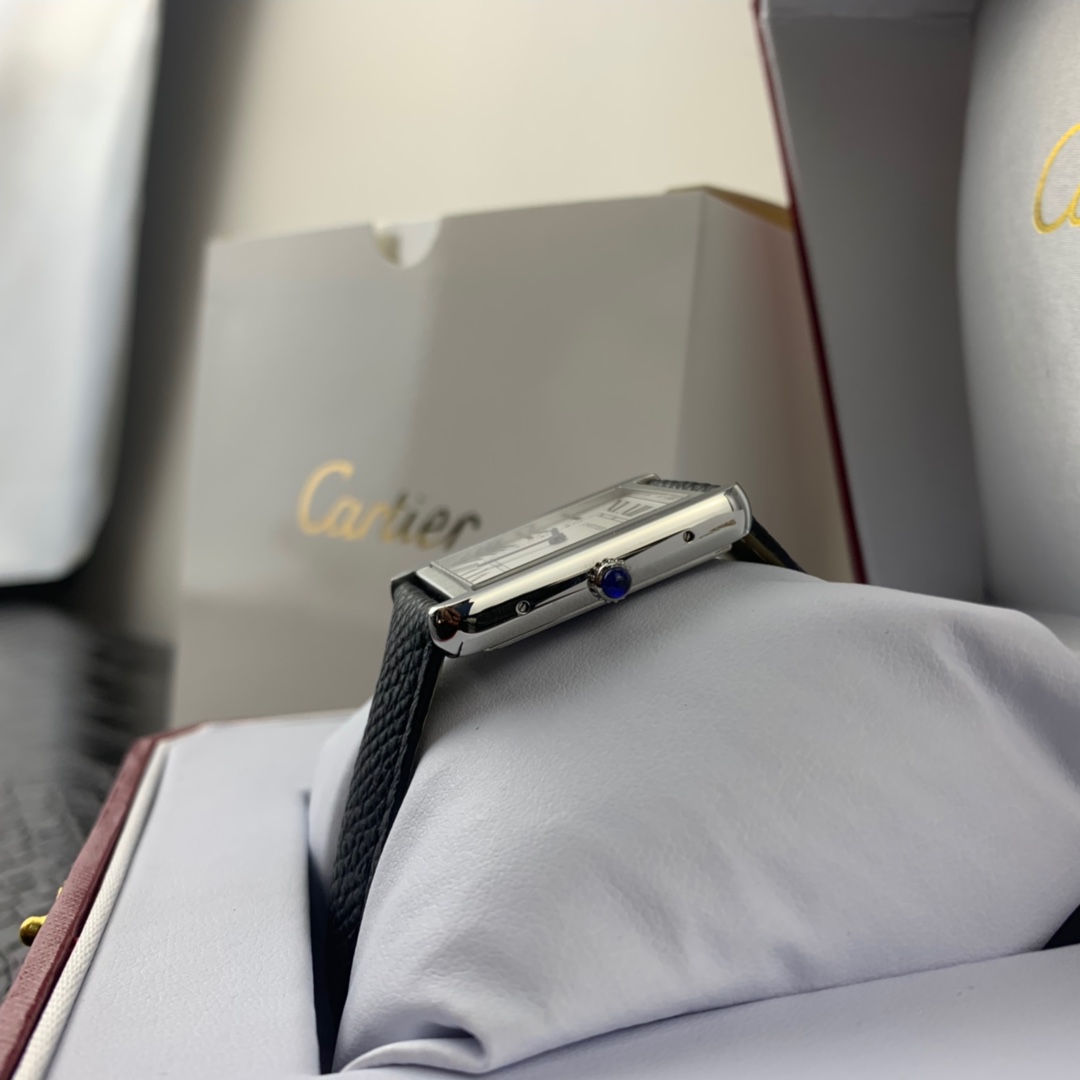 Cartier 皇家 卡地亚坦克系列中号女款腕表