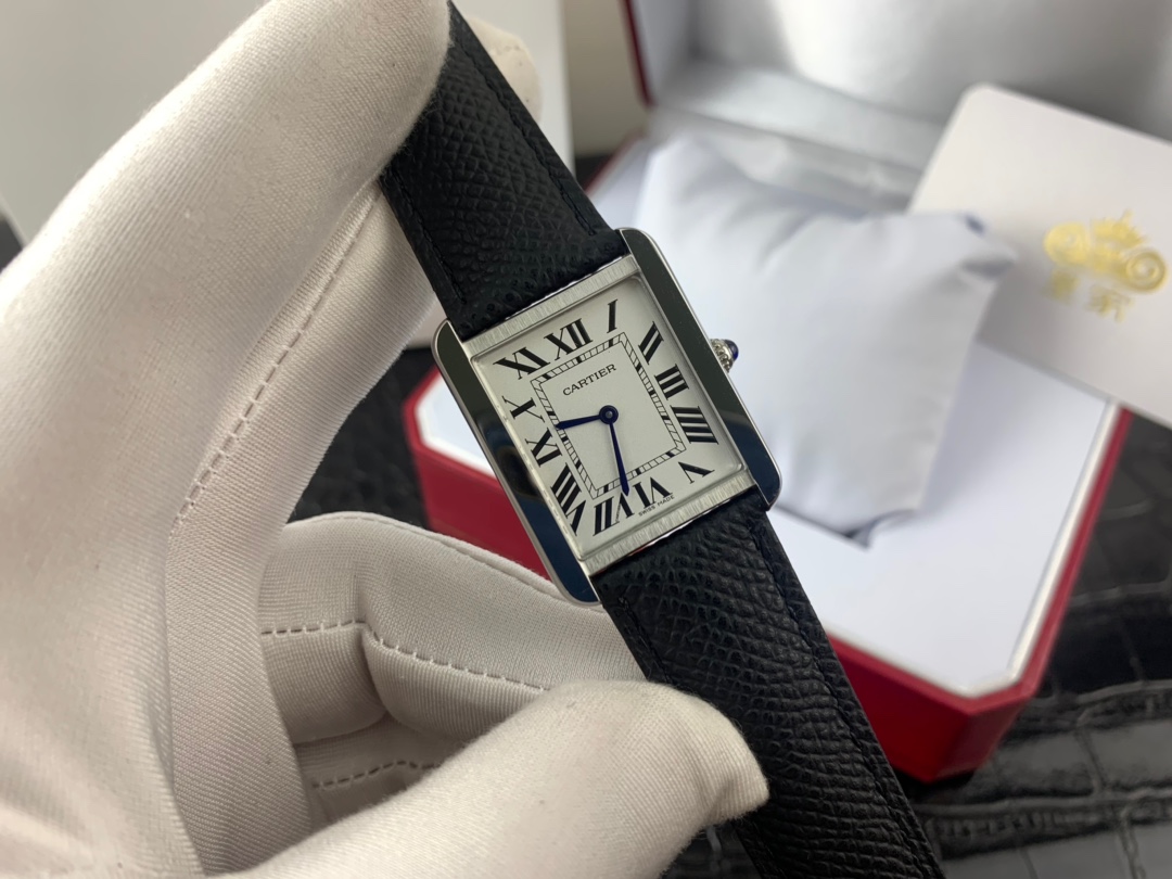 Cartier 皇家 卡地亚坦克系列中号女款腕表