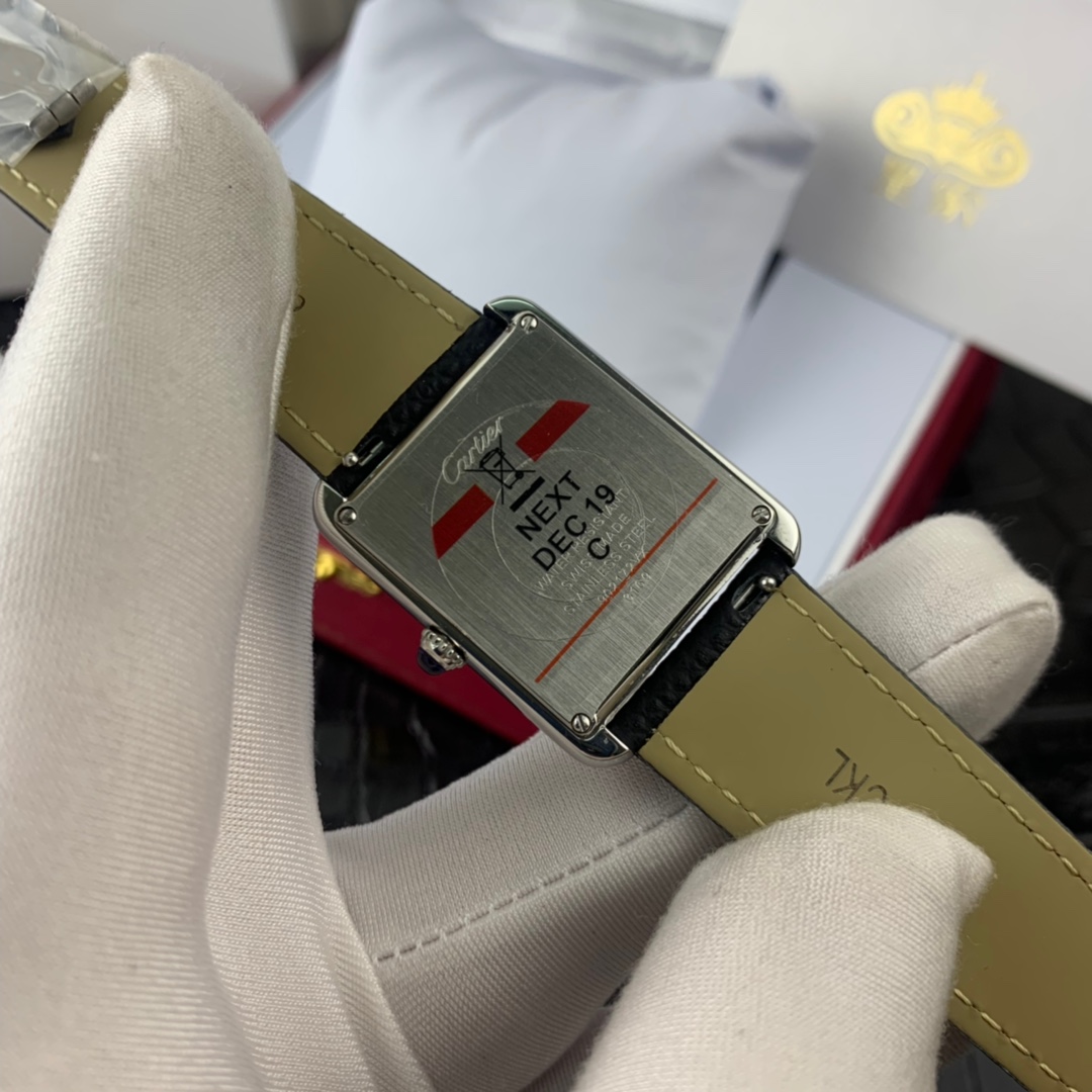 Cartier 皇家 卡地亚坦克系列中号女款腕表
