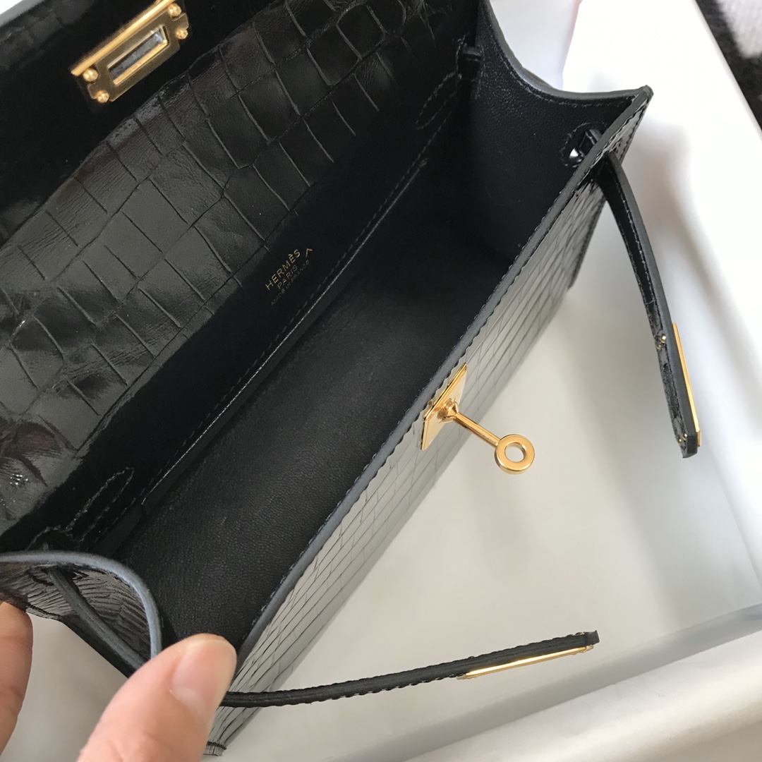 Fendi Classic Handcrafted Luxury Leather Shoulder Bag Ref 9