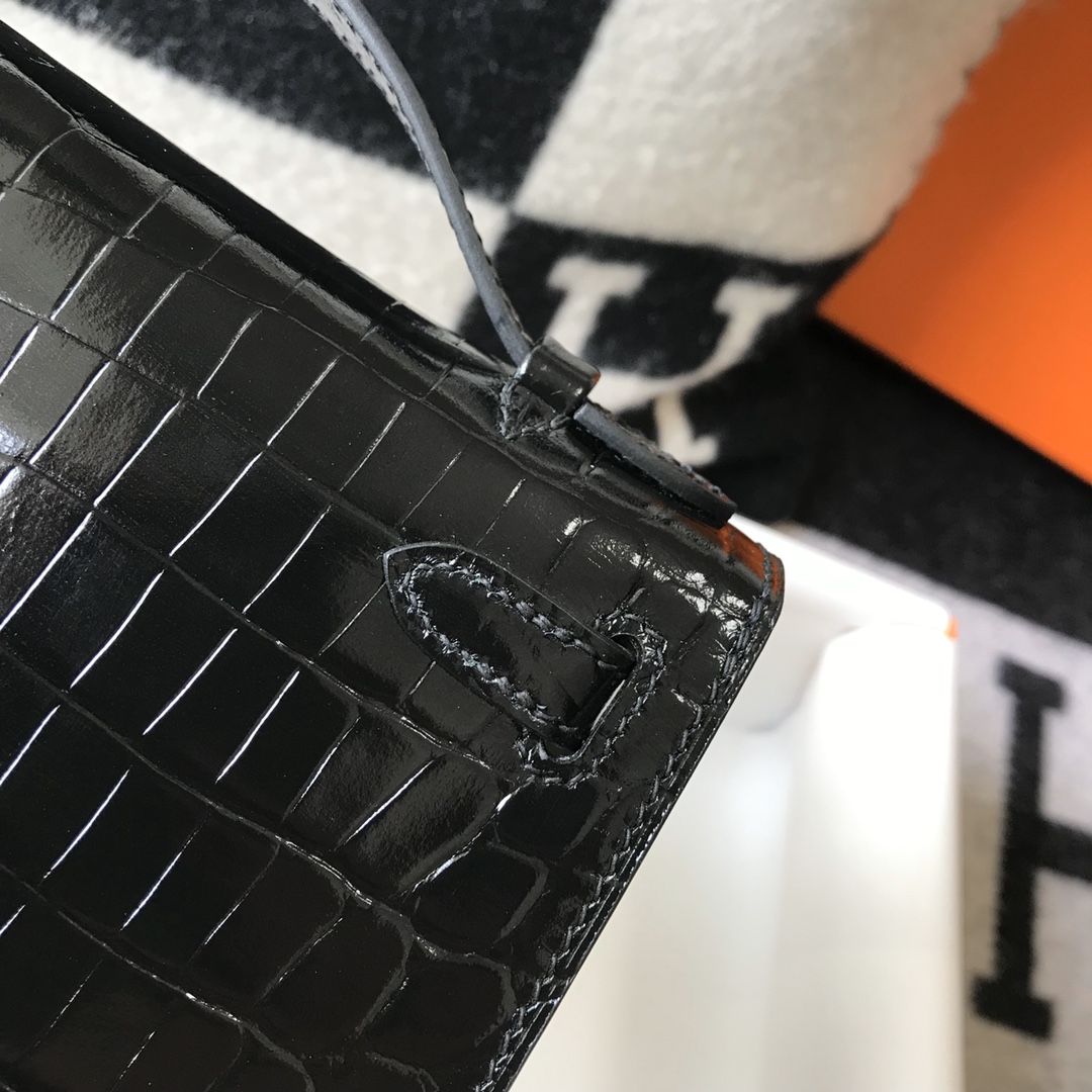 Fendi Classic Handcrafted Luxury Leather Shoulder Bag Ref 6