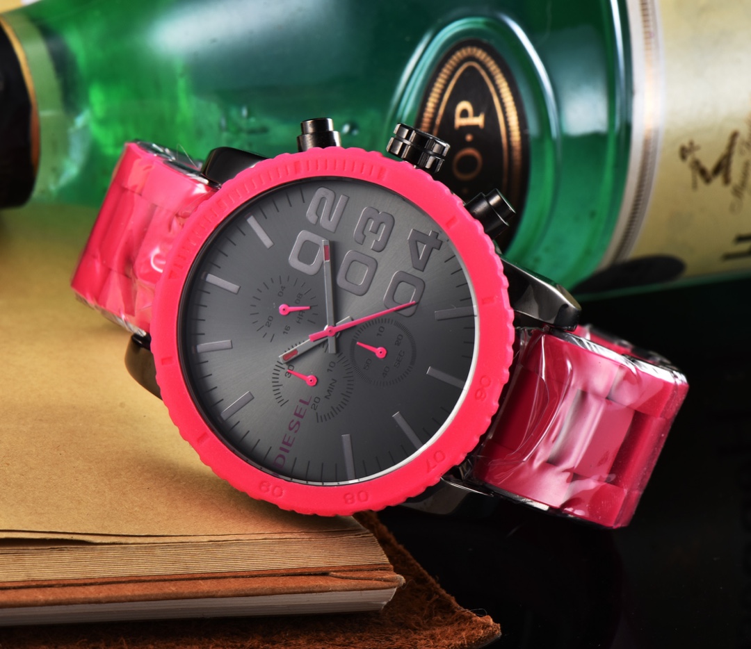 “DIESEL Watch: 42mm Size, Swiss Stone Core, Steel Pyramid Materials” - 图片 3