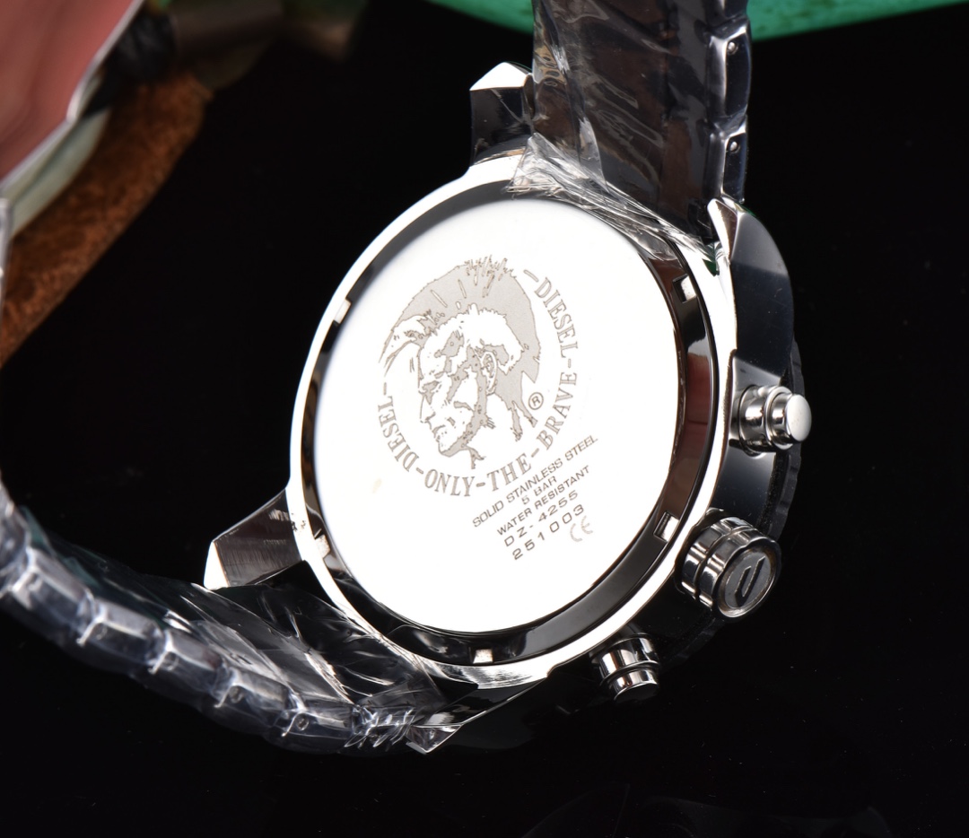 “DIESEL Watch: 42mm Size, Swiss Stone Core, Steel Pyramid Materials” - 图片 9