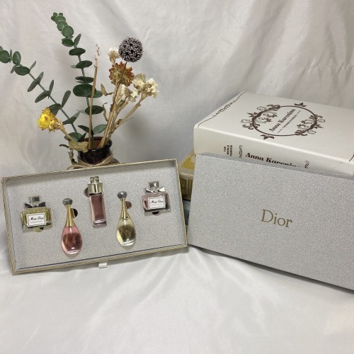 Dior Miniature Perfume Set, 5 x 5ml Q Version, Perfect Gift Set 1 Dior Miniature Perfume Set, 5 x 5ml Q Version, Perfect Gift Set