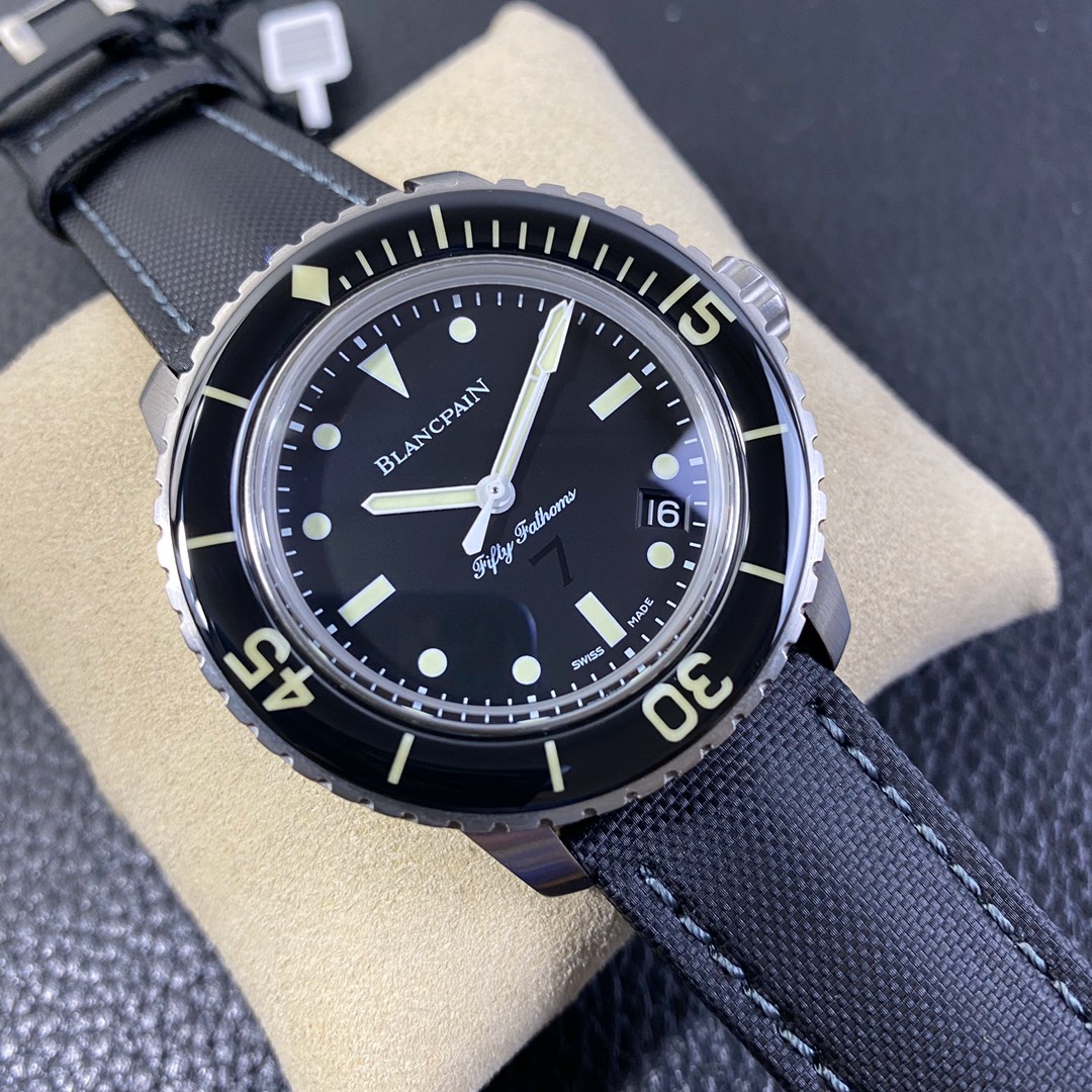 [Blancpain Watches]Super glow in the dark Wide case design Elegant sapphire be
