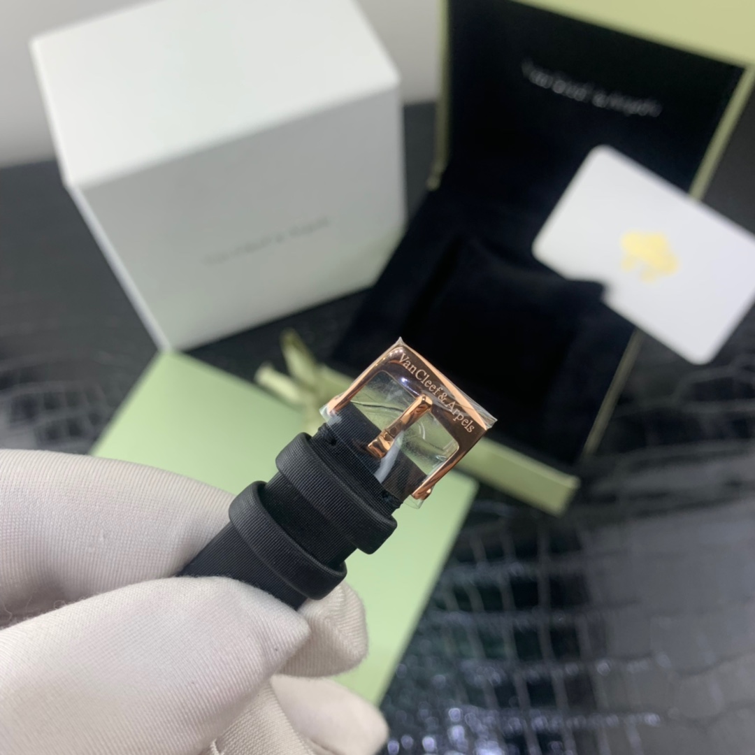 Van Cleef & Arpels 皇家 梵克雅宝女款腕表