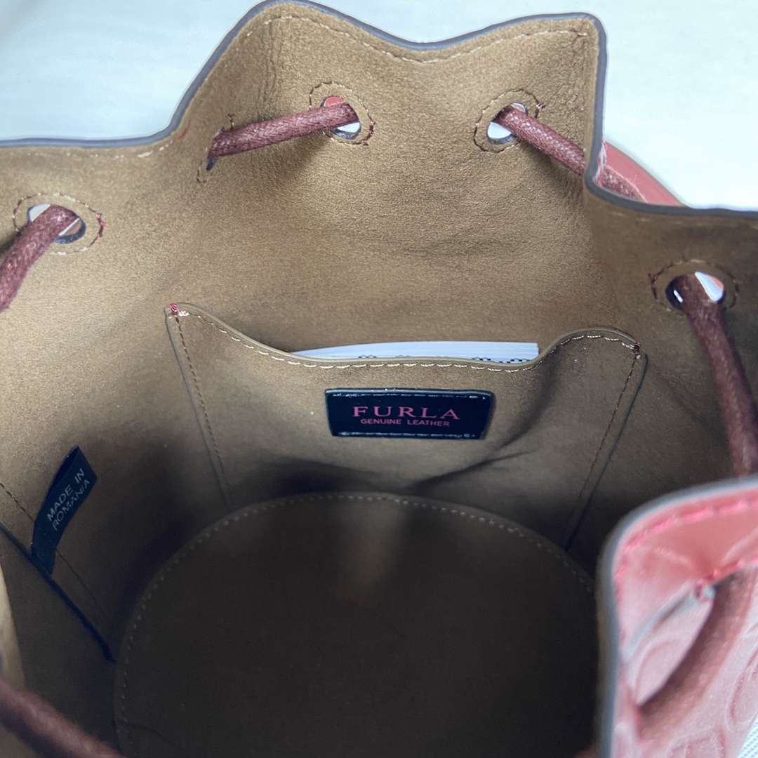 Dazzle with Furl'a's Italian Evening Handbags: Luxury You Can Afford_voghion.com