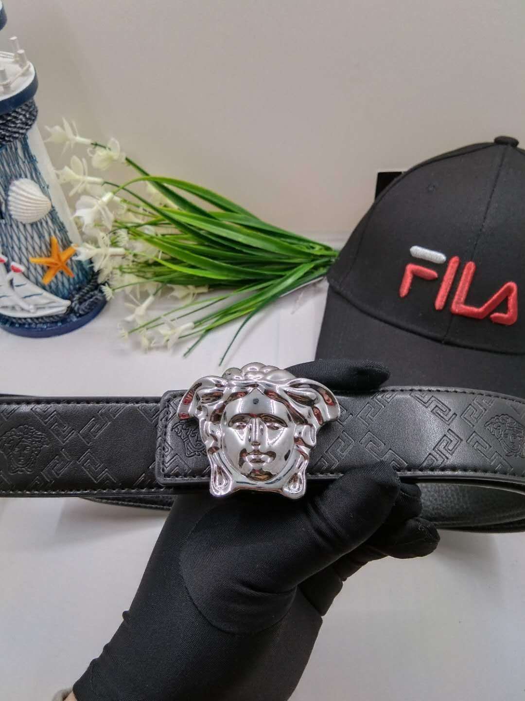 无帽子皮带 男士腰带：Verace 范思哲 男士皮带：百分百头层牛皮,保证真皮.24k纯钢扣专柜同等质量, 送人自用首选 包装请认准如图专柜包装,赠送打孔器 ,宽度3.8cm