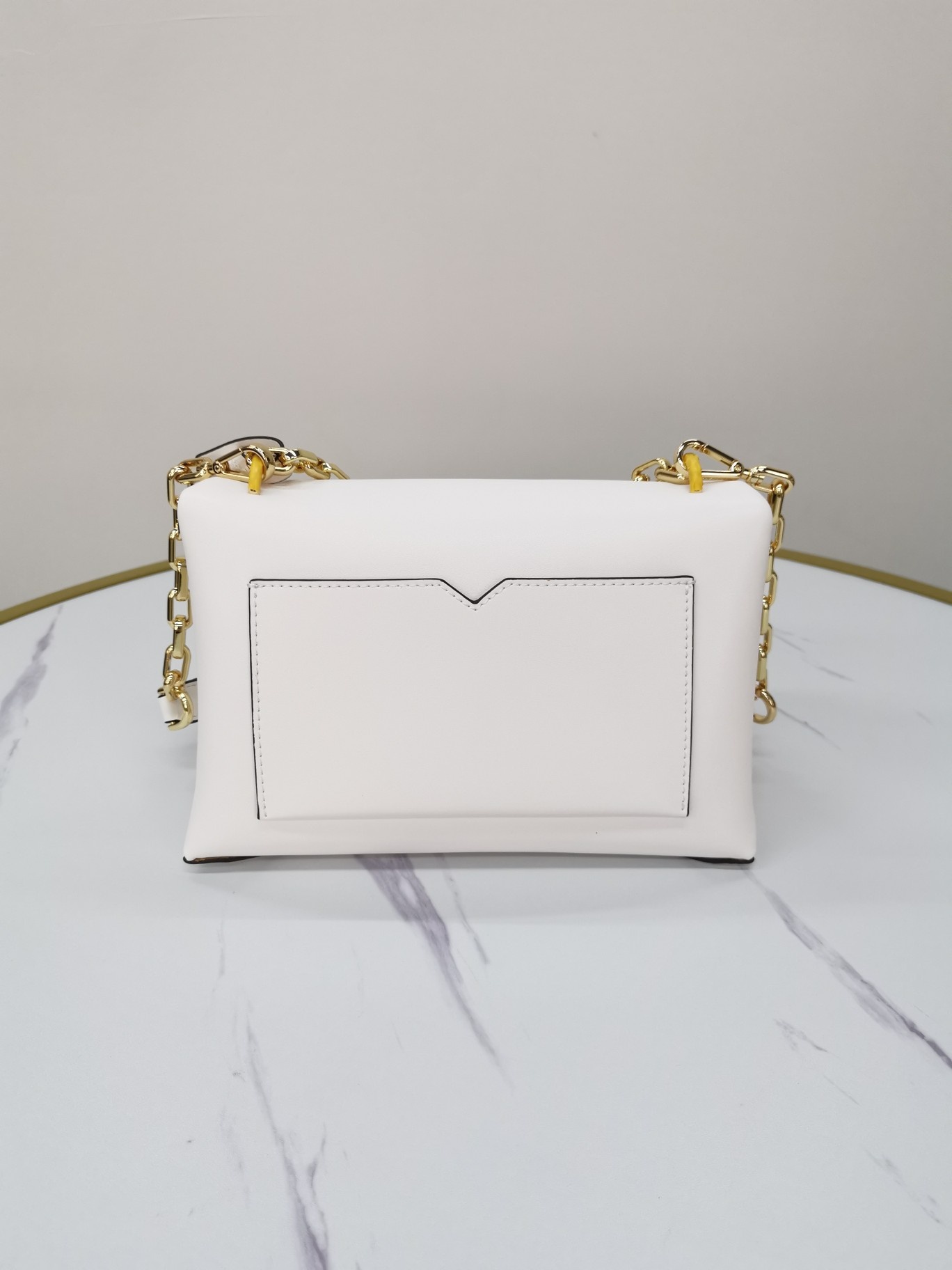 Michael Kors ～mk牛皮cece链条手提单肩包 采用简洁包型把控 感 无一丝赘余的细节设计 营造落落大方的品质感