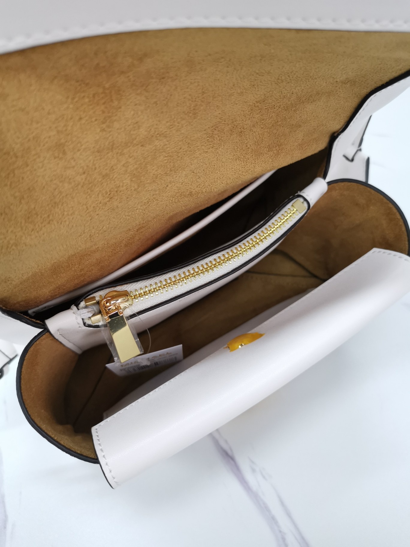 Michael Kors ～mk牛皮cece链条手提单肩包 采用简洁包型把控 感 无一丝赘余的细节设计 营造落落大方的品质感