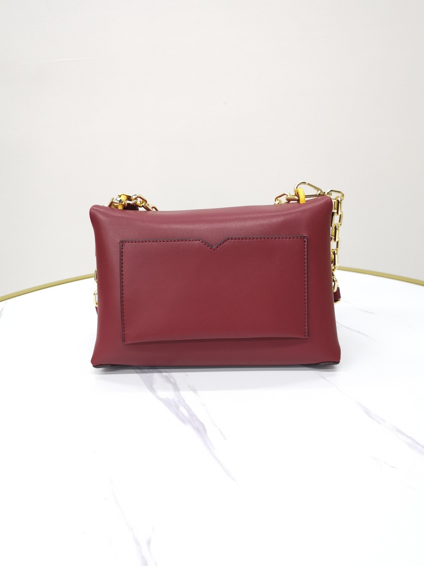 Michael Kors ～mk牛皮cece链条手提单肩包 采用简洁包型把控 感 无一丝赘余的细节设计 营造落落大方的品质感