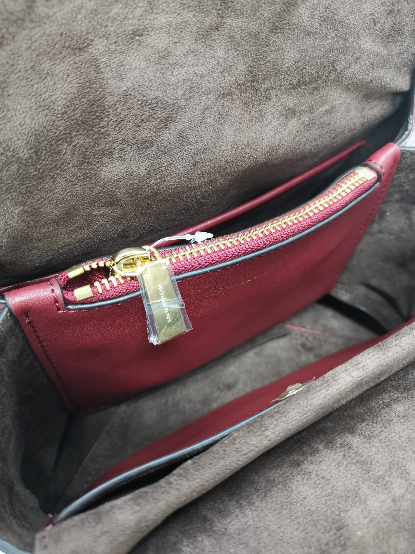 Michael Kors ～mk牛皮cece链条手提单肩包 采用简洁包型把控 感 无一丝赘余的细节设计 营造落落大方的品质感