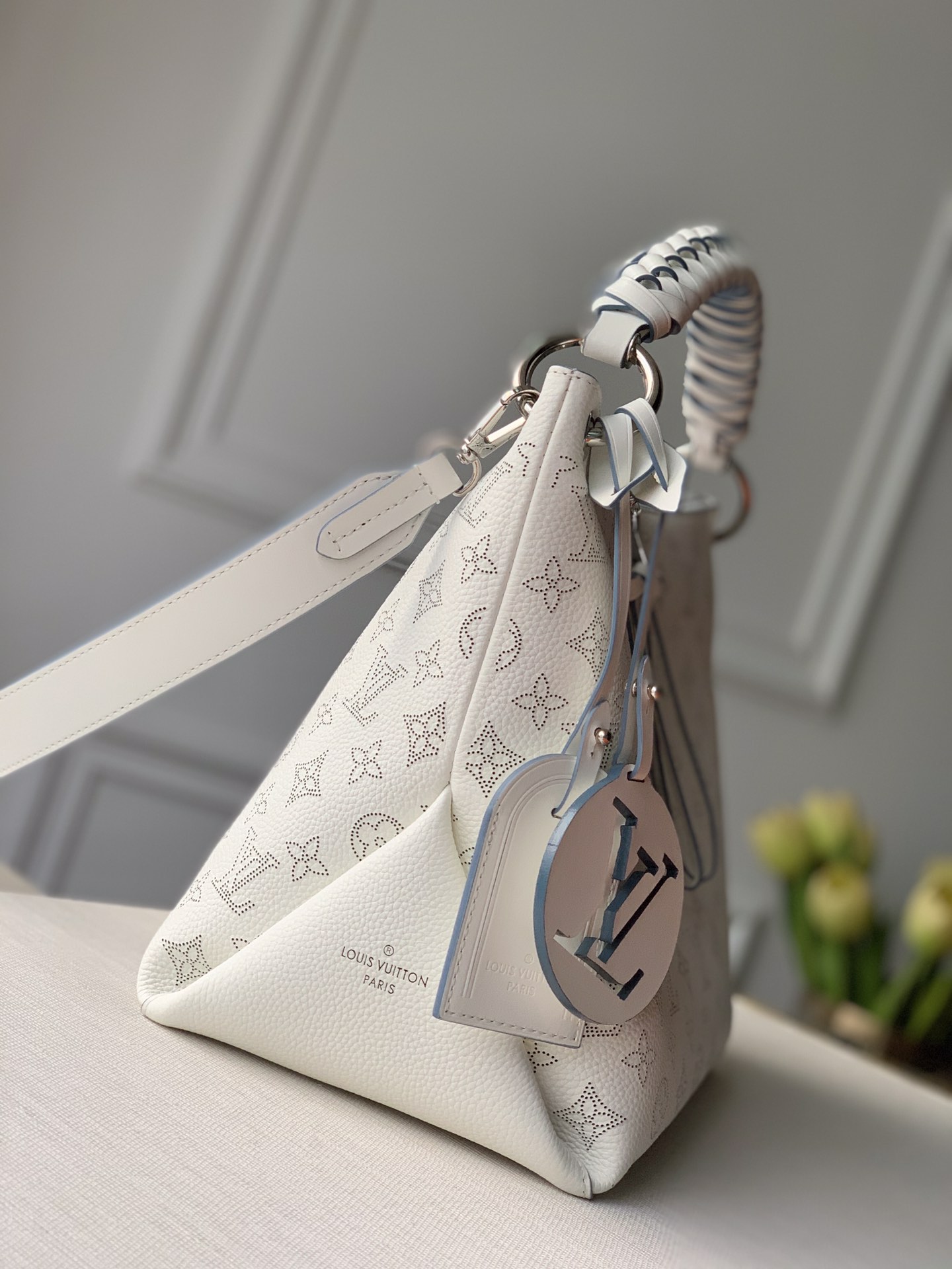 Louis Vuitton LV Beaubourg Hobo MM bag M56201白色