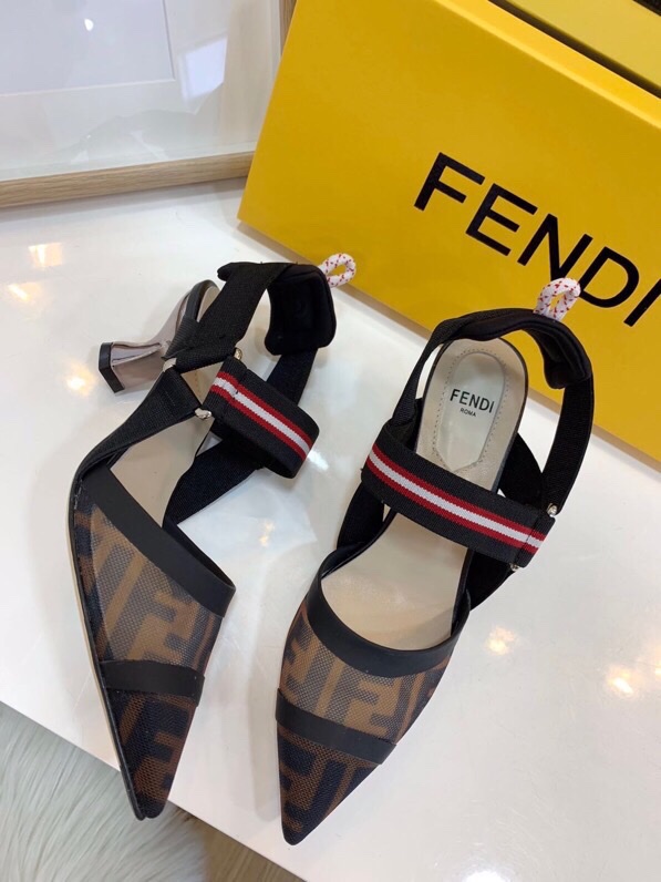 NO:232122,Fendi Fendi new sandals fashionable. Forever Fendi series retro splicing sports trend. The upper is original webbing, rafter reinforcement, silk leather splicing silk mesh. Pink sheepskin footbed Fendi has standard splicing sheepskin footbed rubber outsole, official website original one to one production... Latest... Heel height 5.5: size 35--42 running volume price, P, sandals, fendi, fendi, sandals, sheepskin19860909芬迪Fendi 新款凉鞋时尚. Forever Fendi系列 复古拼接运动新潮.鞋面原版织带、椽筋、丝绸皮拼接丝网.内里粉色羊皮 垫脚芬迪有标拼接羊皮垫脚 橡胶大底,官网原版一比一 制作…最新…… 跟高5.5:码数35--42跑量价,P,凉鞋,fendi,fendi,sandals,sheepskin,Women's Shoes
