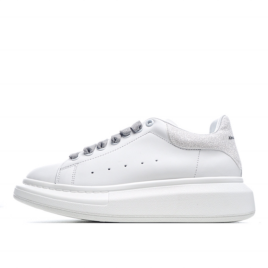 I0 官网同步最正确版本Alexander McQueen sole sneakers高奢品牌亚历山大· 麦昆 Alexander McQueen  白闪光尾厚底休闲运动小白鞋纯手工猛帮工艺原装头层丝绸牛皮内外超软皮贴脚透气超软羊皮内里➕原版脚垫双层一次TPR精密模具大底