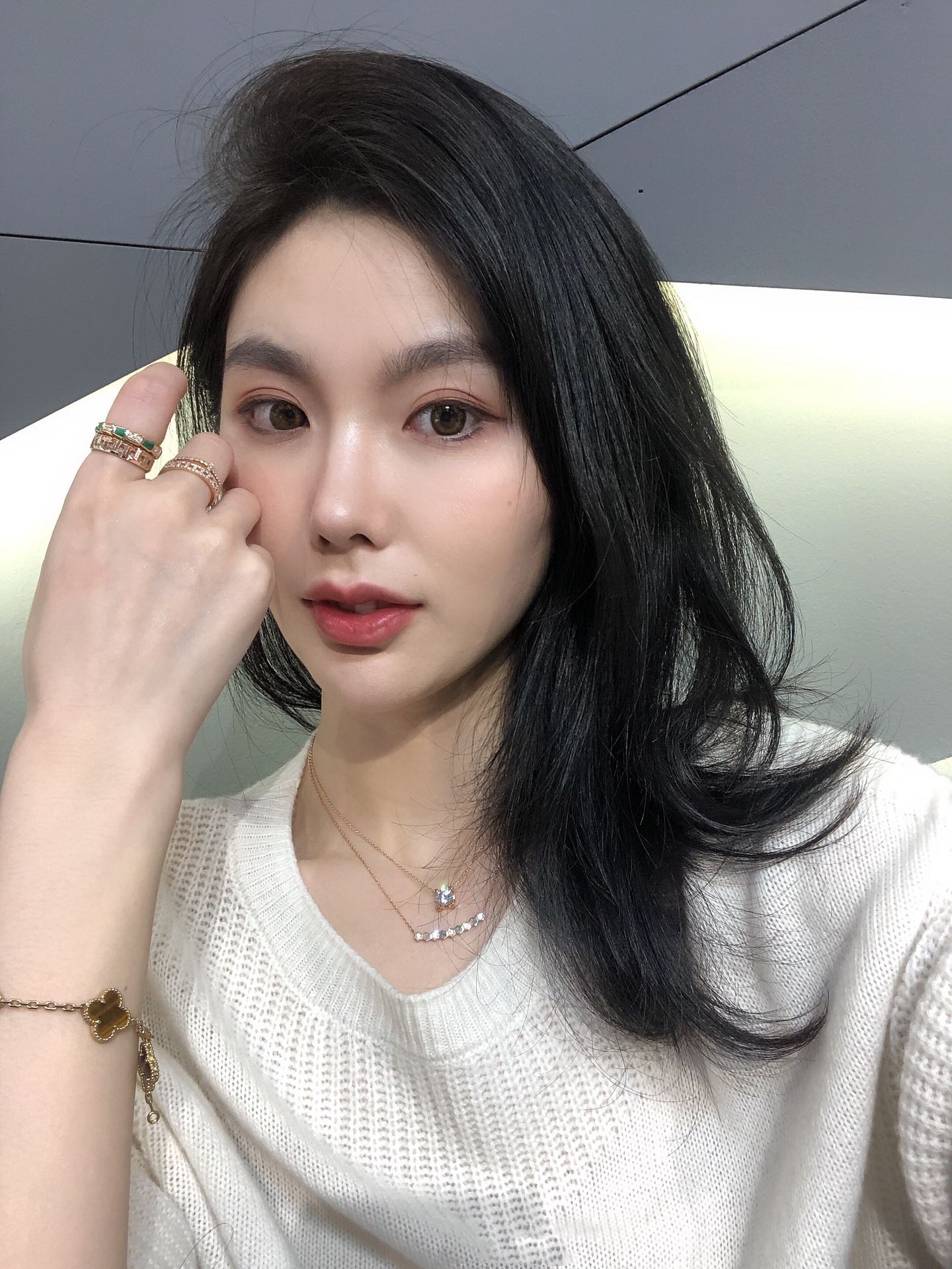 NO:661465,Honeycomb Necklace | Rings are a must-have for stacking. They are also exquisite when matched with other jewelry. They are all popular models. Five-flower bracelet/double T bracelet/snake ring/square diamond earrings. CNC honeycomb necklace, Shangmei, necklace, bracelet, ring19860909蜂巢项链 | 戒指都是叠搭必备, 搭配其他珠宝也特别精致,都是口碑款 五花手链/双T镯/蛇戒/方钻耳钉 CNC蜂巢项链,尚美,necklace,bracelet,ring,Jewelry
