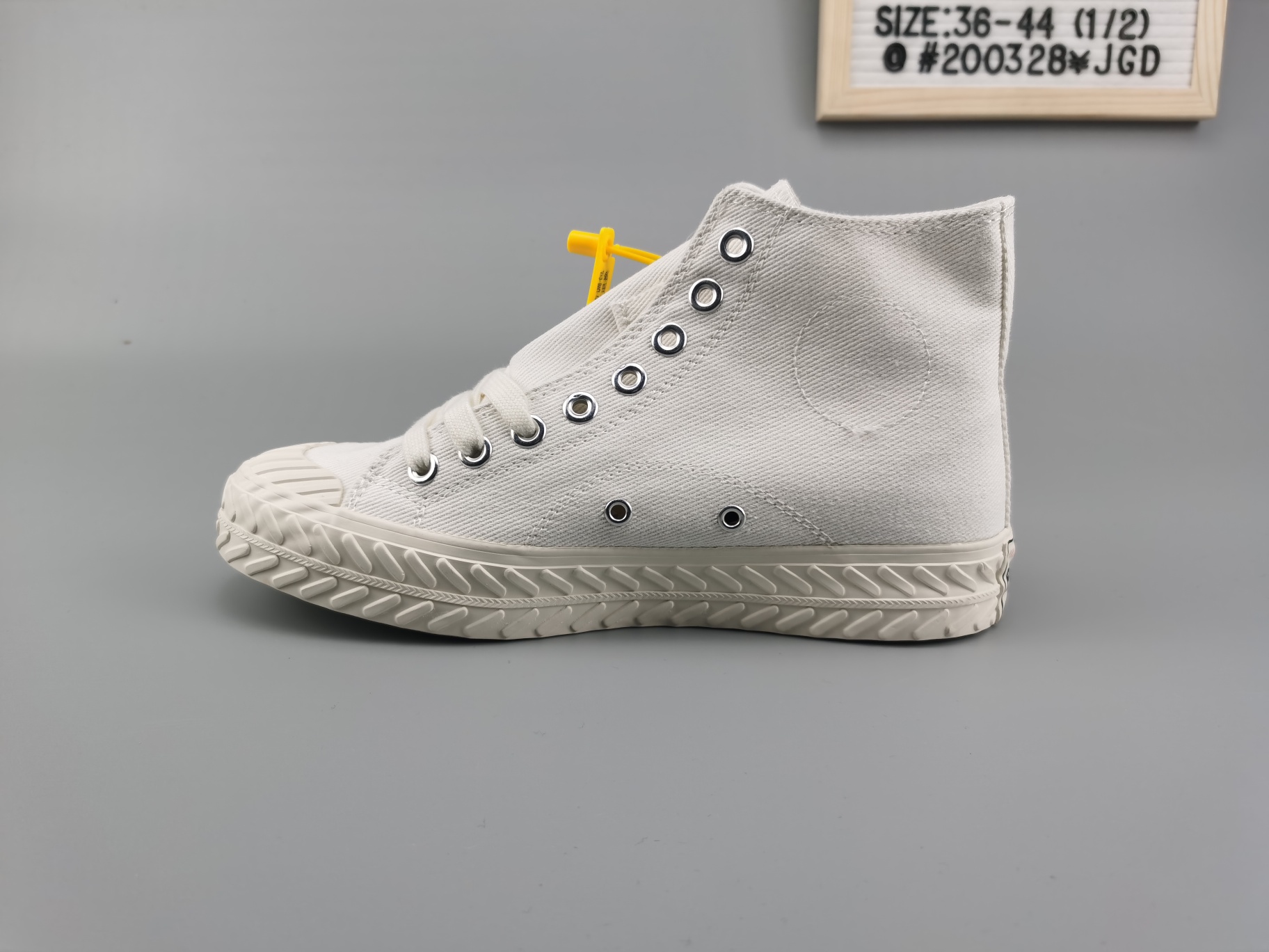 ♨️价格：130  支持放店
♨️码数：👉 如图所示👈 
♨️编码：👍#200328¥JGD
♨️简介：独家出货 真硫化 公司级 真标 棒球联盟MLB PLAY BALL系列男女饼干鞋情侣NY洋基队复古高帮帆布鞋盟 抖音 快手 小红书 韩国洋基队NY大标潮流原厂1：1模具开发 原厂进口帆布材质 原厂 全套手提袋 原盒 雷射防伪标包装 天猫订单品质36 36.5 37.5 38 38.5 39 40 40.5 41 42 42.5 43 44