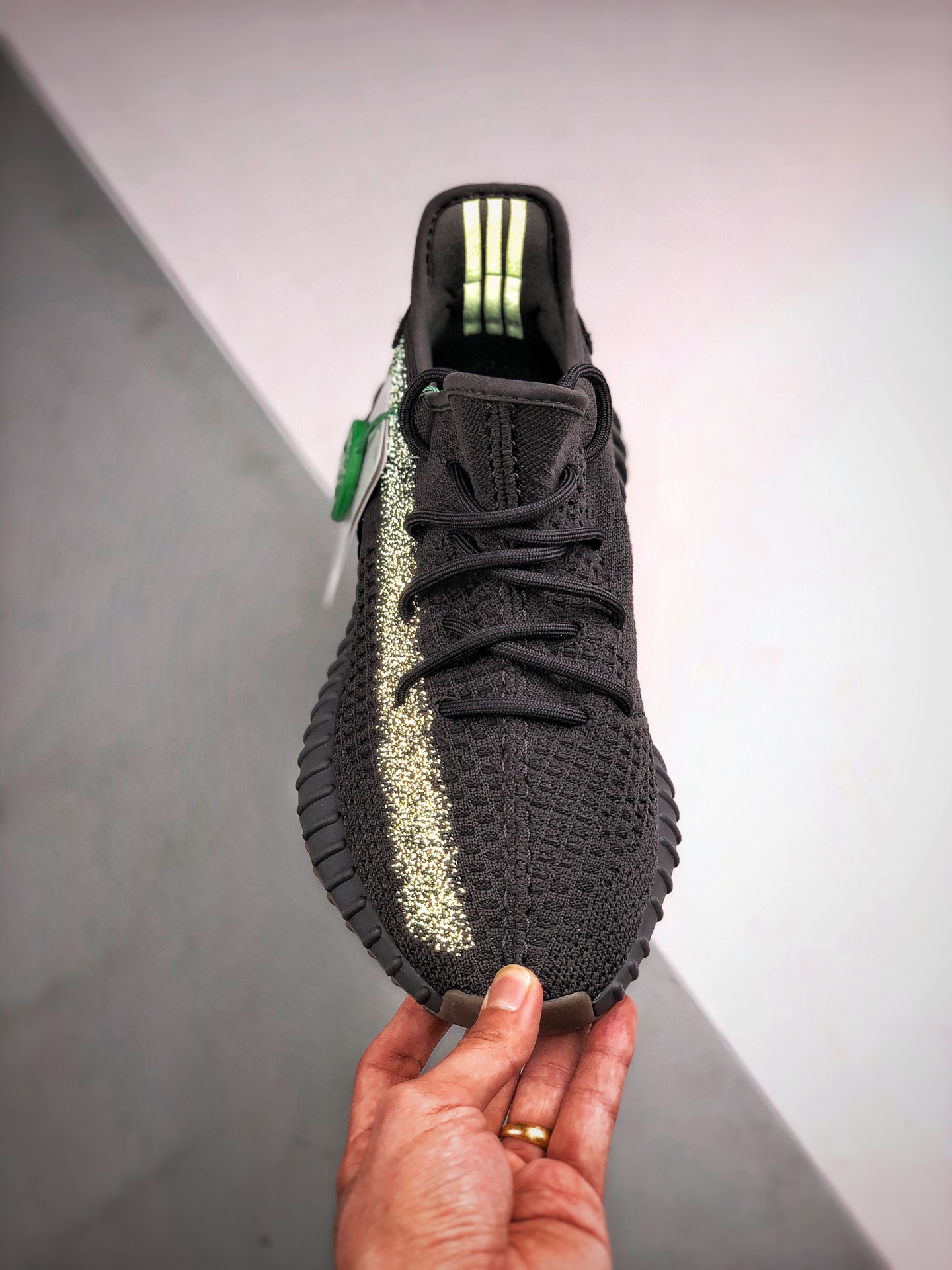 P480 S2渠道特供 独家纯原过验版  Yeezy 350V2 ”Cinder”黑侧透满天星