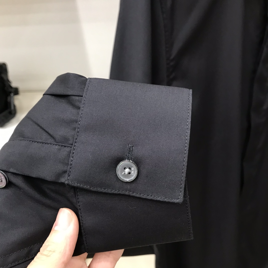 秋冬 DIO 绣花Logo纯色全棉衬衫经典衣领，正面暗纽扣、前后字母刺绣、客供专柜全棉面料、正常版型，珍