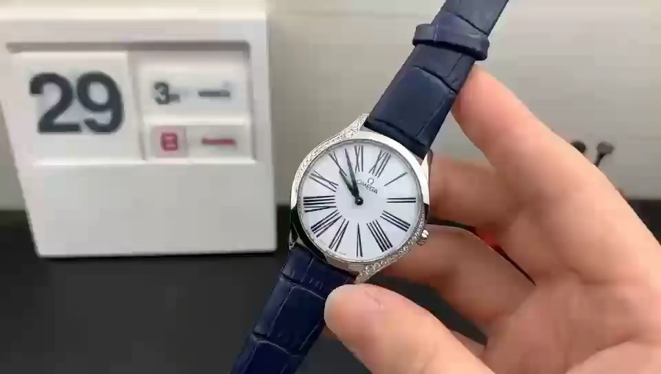 Omega GP新年首发：欧M茄蝶飞名典系列女款石英腕表， 1:1开模，将这枚腕表 气息诠释的淋漓尽致，不失高贵，俘虏女神芳心