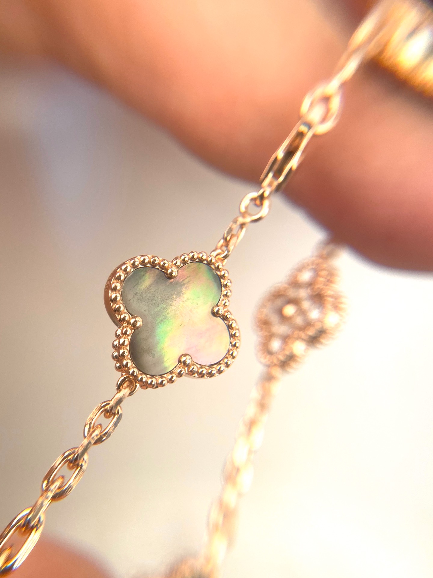 Van Cleef & Arpels Van Cleef & Arpels 梵克雅宝 VCA 五花手链、加天然灰贝母 扣 独家订制超精工镶嵌