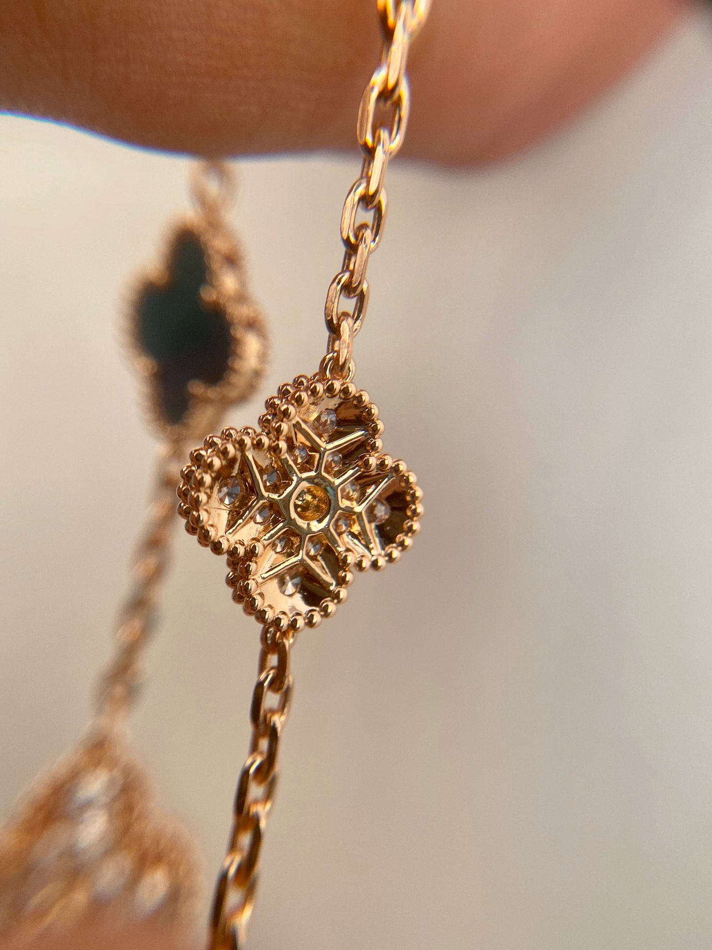 Van Cleef & Arpels Van Cleef & Arpels 梵克雅宝 VCA 五花手链、加天然灰贝母 扣 独家订制超精工镶嵌