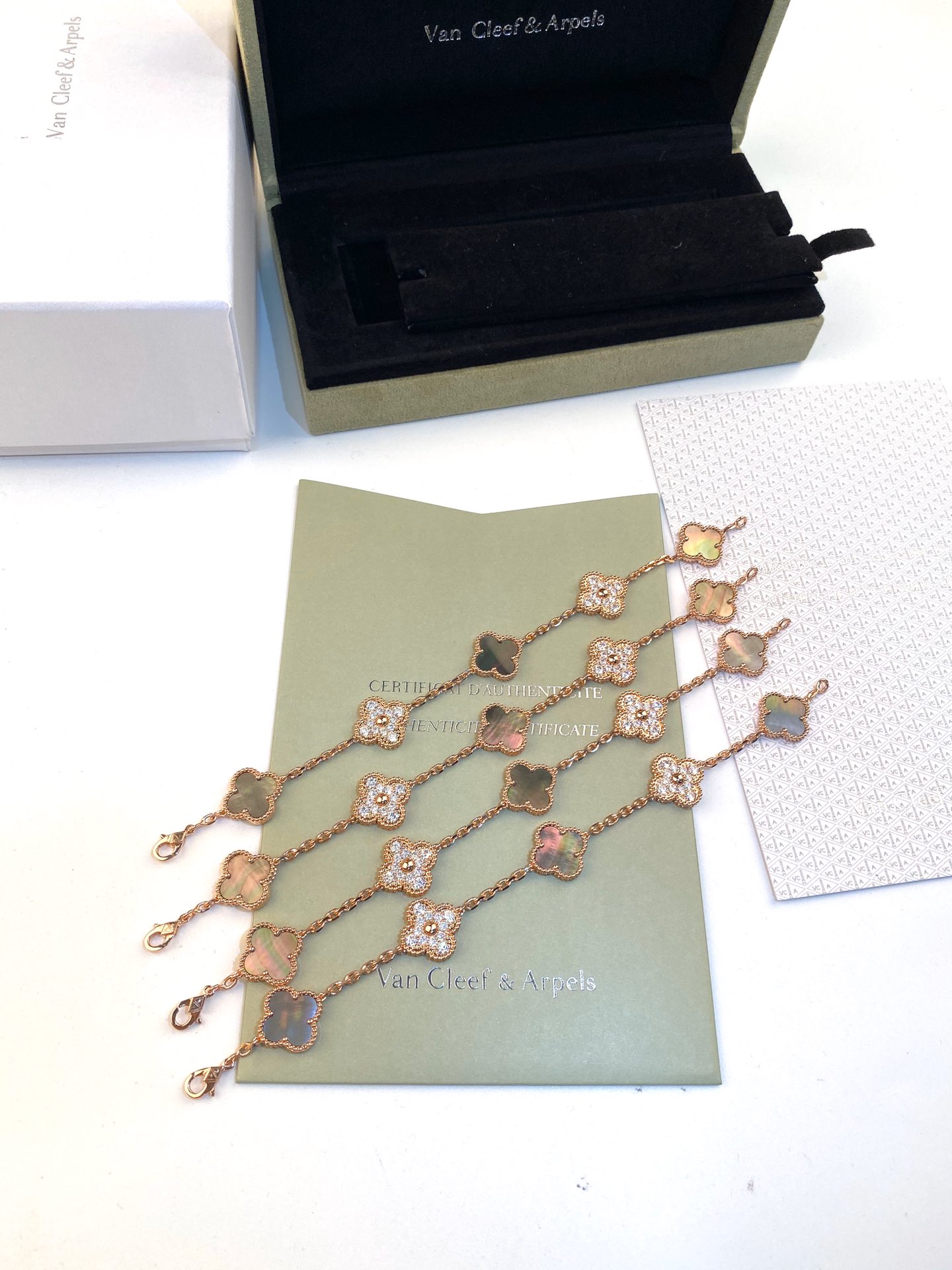 Van Cleef & Arpels Van Cleef & Arpels 梵克雅宝 VCA 五花手链、加天然灰贝母 扣 独家订制超精工镶嵌