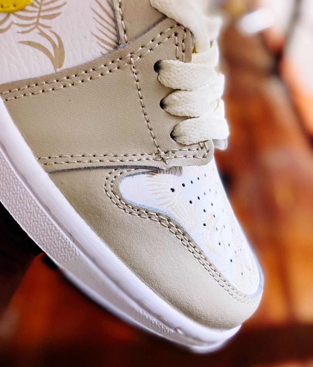 130  Air Jordan 1 Low “Paris”小巴黎整双鞋在 Air Jordan 1 Low CV3043-100