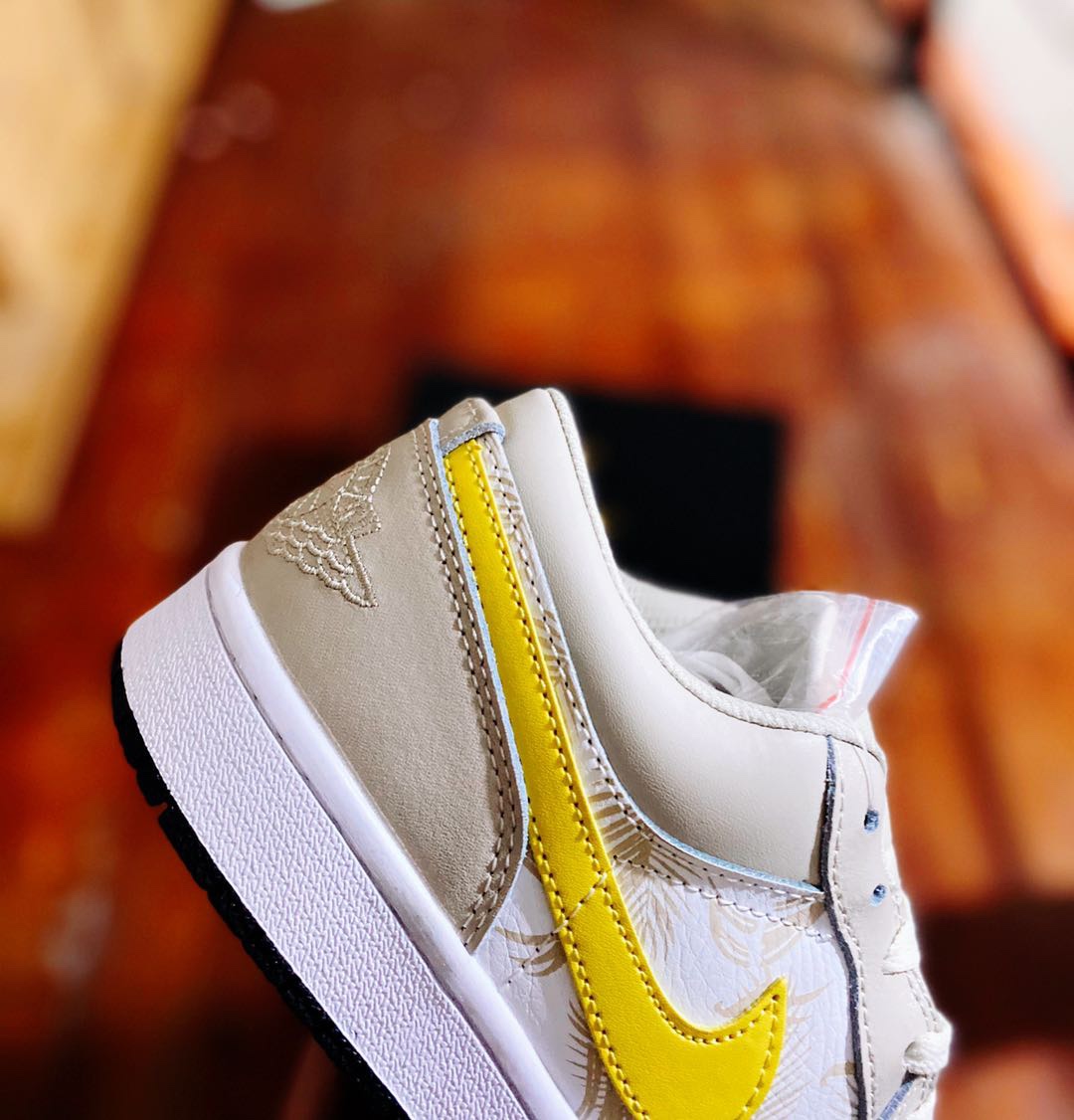 130  Air Jordan 1 Low “Paris”小巴黎整双鞋在 Air Jordan 1 Low CV3043-100