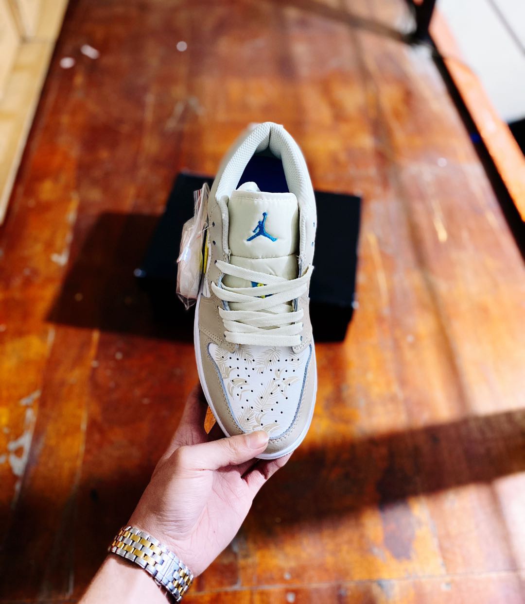 130  Air Jordan 1 Low “Paris”小巴黎整双鞋在 Air Jordan 1 Low CV3043-100