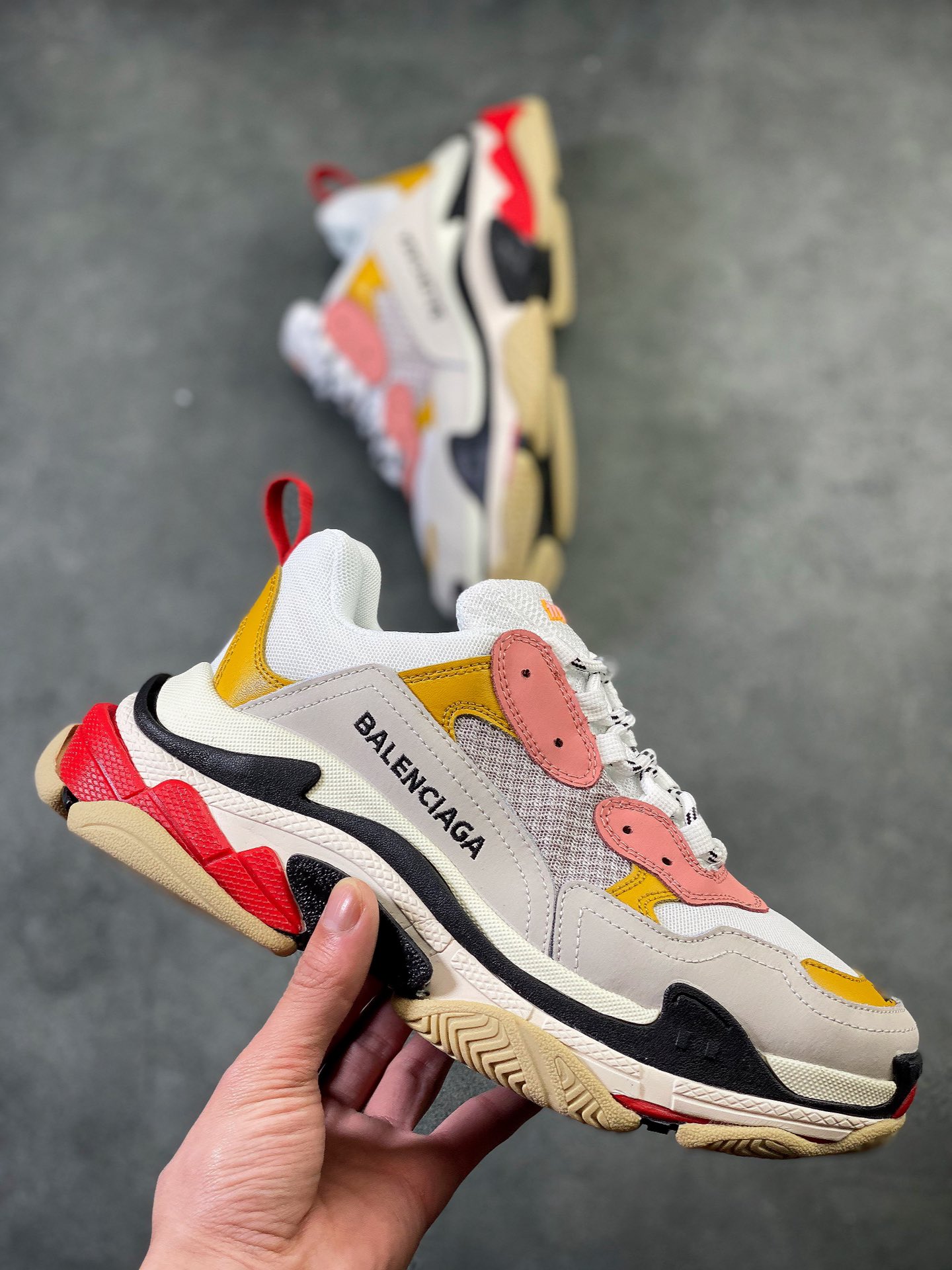 220 巴黎世家17FW 秋冬 Balenciaga Triple-S Sneaker 时装复古厚底姥爷球鞋 656686-W06G0-1001