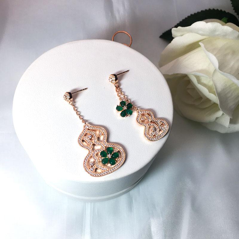 批165，麒麟家新品 💫💫💫马思纯同款亚金银针版 ✨✨✨绿玛瑙不对称葫芦耳环 采用绿玛瑙材质 镶嵌八心八箭锆石