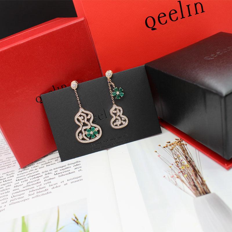 批165，麒麟家新品 💫💫💫马思纯同款亚金银针版 ✨✨✨绿玛瑙不对称葫芦耳环 采用绿玛瑙材质 镶嵌八心八箭锆石