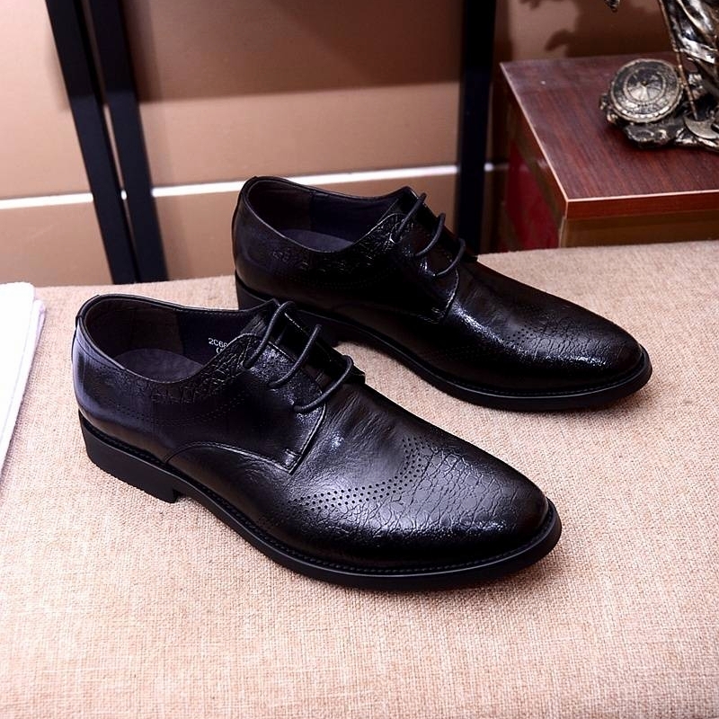 I5 。 现货 爆款高品质经典款 普拉达 Prada 专柜款原版完美复刻👉奢华时尚的高端产品✊ 完美的楦型加上顶级的手工制作，使得本款鞋子立马形成了一股浓郁的贵族气息。进口头层牛皮 G5 %牛皮💋真皮内里🎶法国进口皮鞋专用橡胶组合大底😍颜色：黑色 深咖☕️