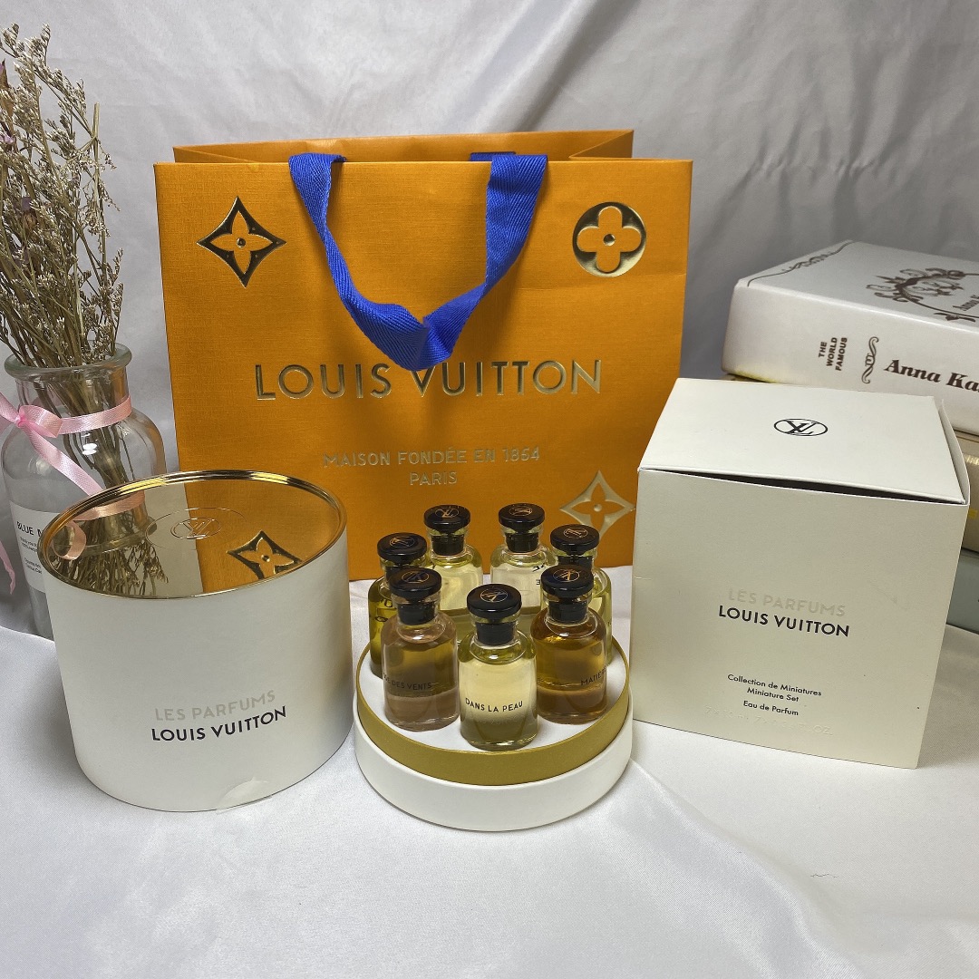 Louis Vuitton Miniature Perfume Set - 7 x 10ml - A Symphony of Scents 2 i1585677274 135 1