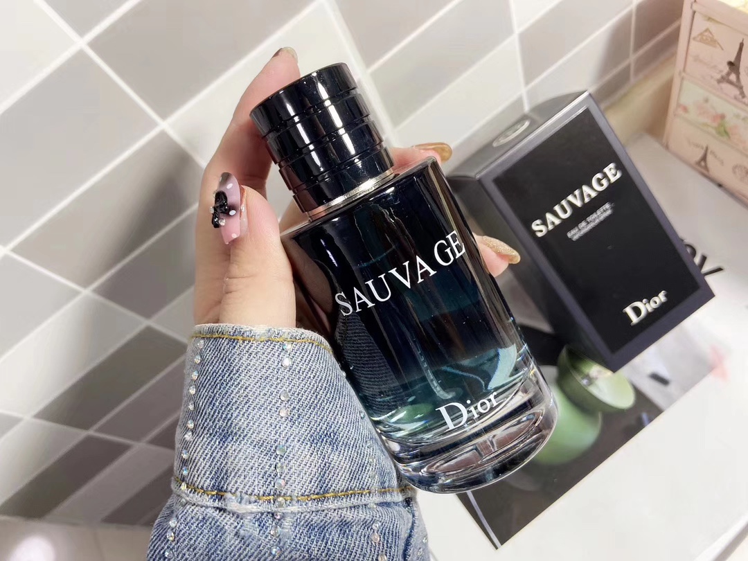 Dior Sauvage Eau de Toilette for Men - Fresh, Clean Scent, 100ml 4 i1585814304 1344 3
