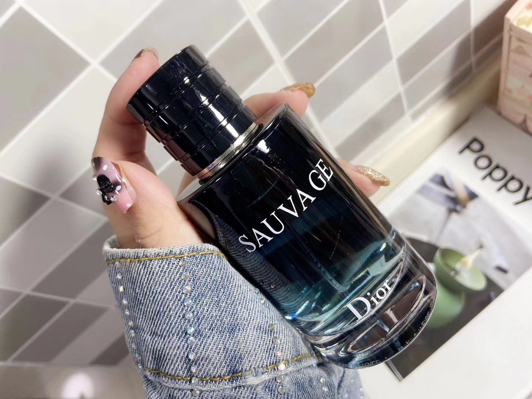 Dior Sauvage Eau de Toilette for Men - Fresh, Clean Scent, 100ml 5 i1585814304 1526 4
