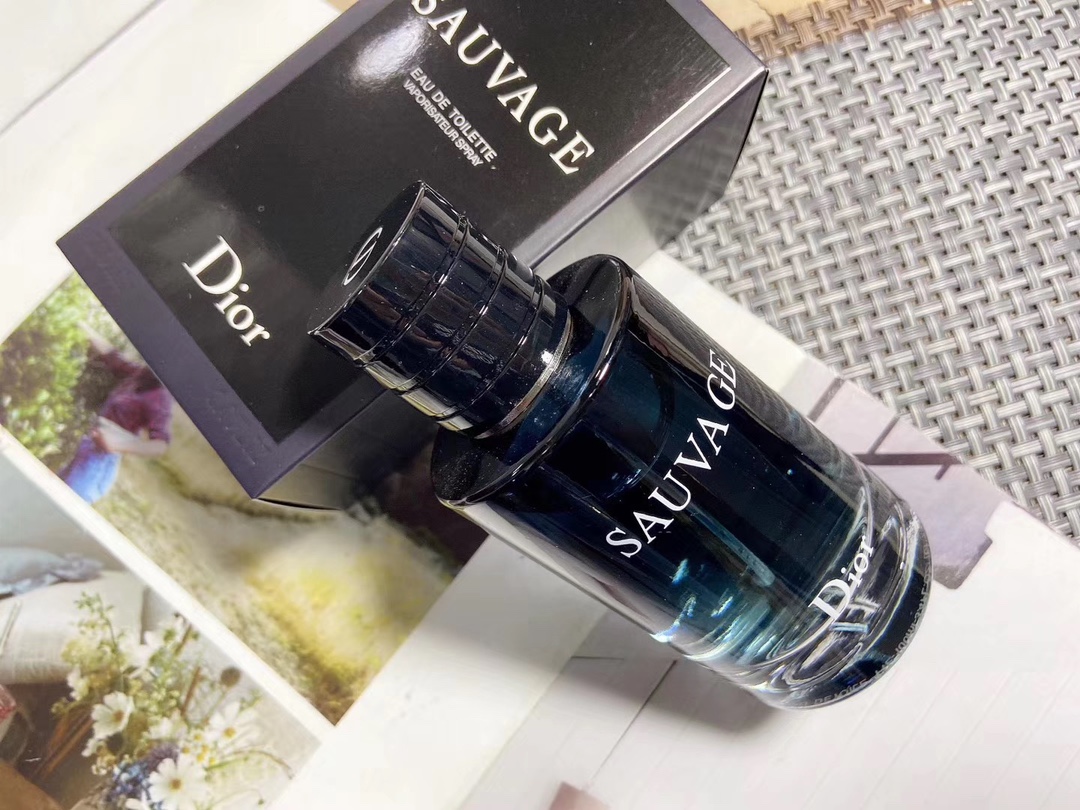 Dior Sauvage Eau de Toilette for Men - Fresh, Clean Scent, 100ml 2 i1585814304 6933 1