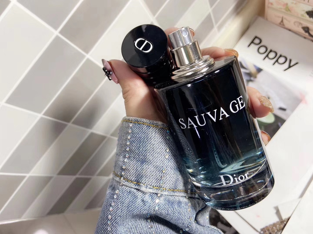 Dior Sauvage Eau de Toilette for Men - Fresh, Clean Scent, 100ml 3 i1585814304 7853 2