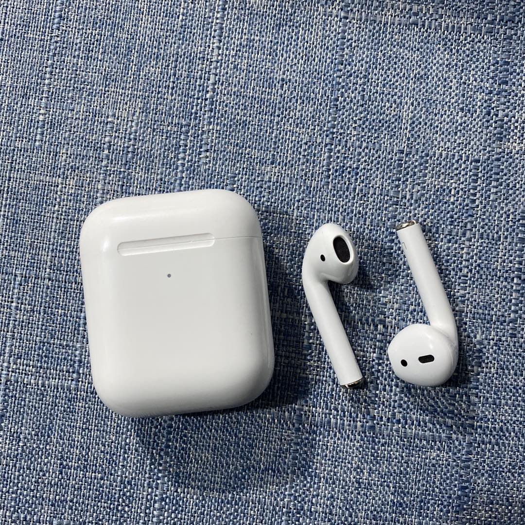 AirPods二代 关于本机带序列号
淘宝闲鱼平台冲正的版本 里外三码合一!
入耳检测修改名字+定位 功能全部对齐正品!
冲正质量 手感重量音质跟正品基本一致!