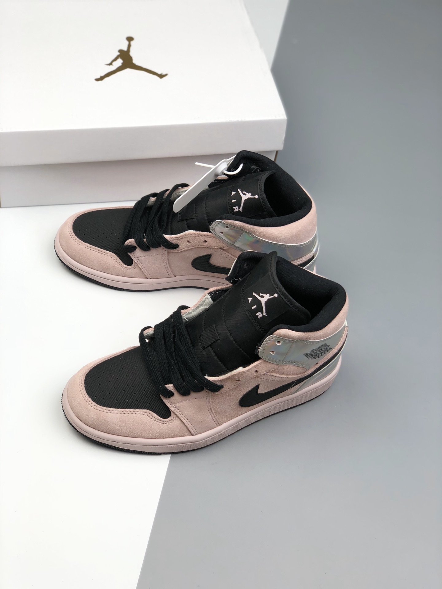 200   原260版本 Air Jordan 1 Mid “Iridescent”镭射脏粉 BQ6472-602